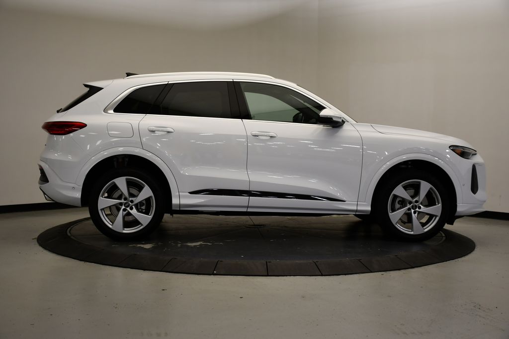 Thumbnail: 2025 Audi Q5 - 6