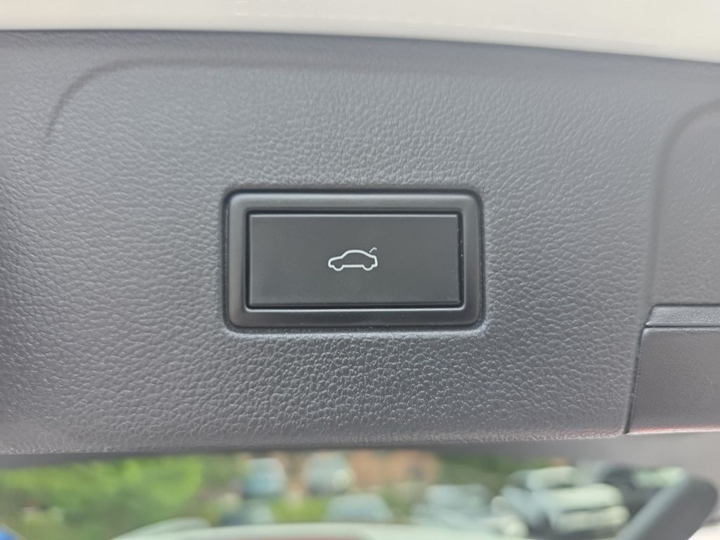 Used 2019 White Volkswagen SEL image 22