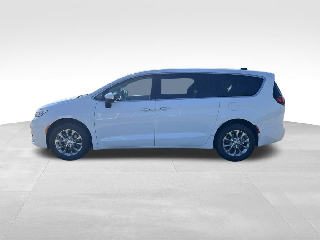 Used 2023 Chrysler Pacifica Van