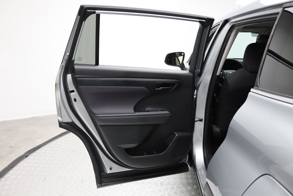 Thumbnail: 2021 Toyota Highlander - 21