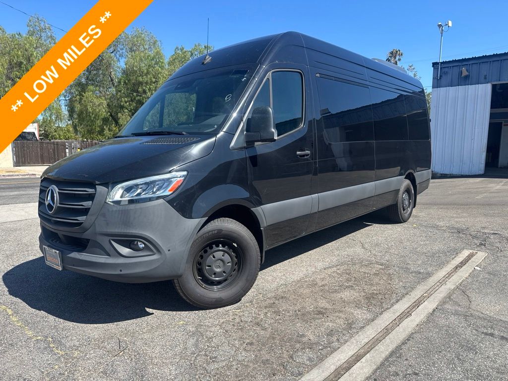 Obsidian Black Metallic 2024 Mercedes-Benz Sprinter 2500 170 High Roof Passenger Van RWD Van Rear-Wheel Drive 9-Speed Automatic