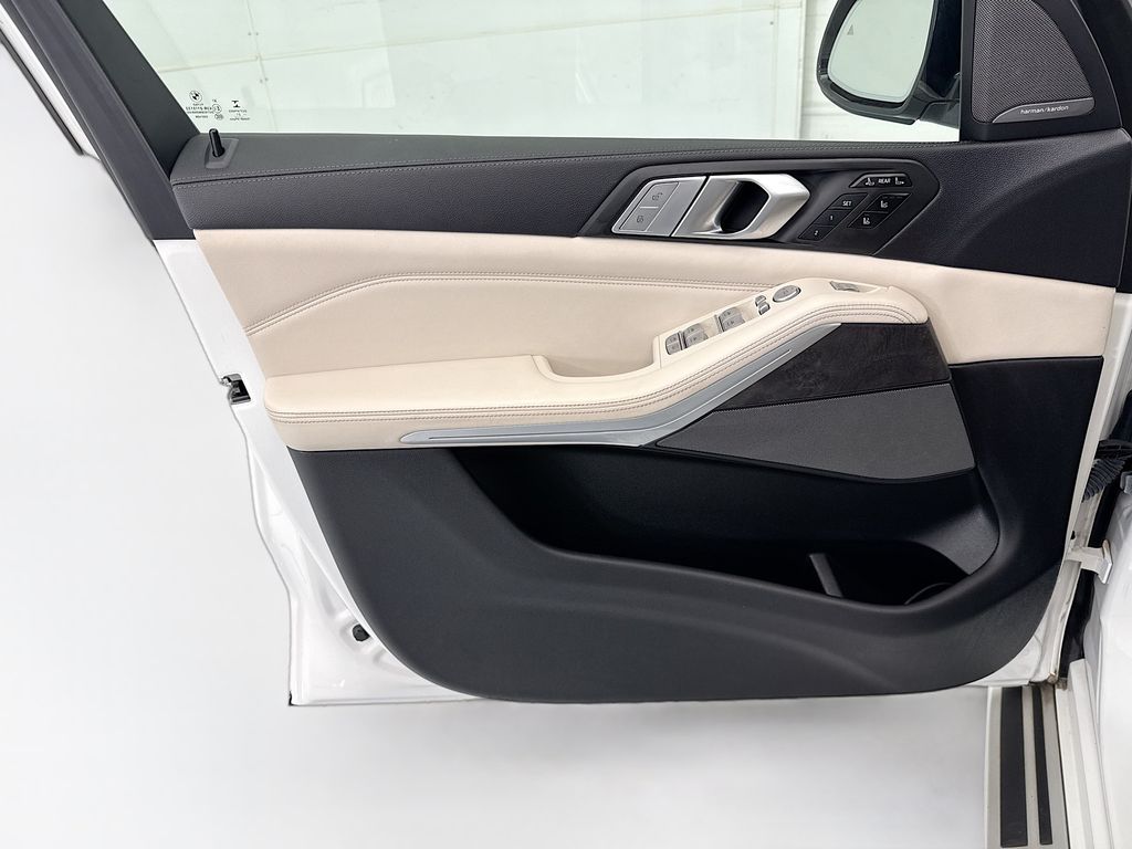 Thumbnail: 2021 BMW X7 - 23