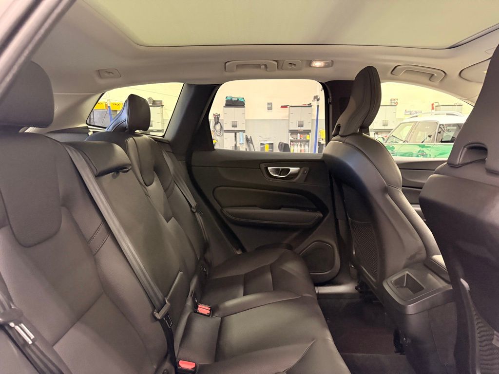 Thumbnail: 2025 Volvo XC60 - 26