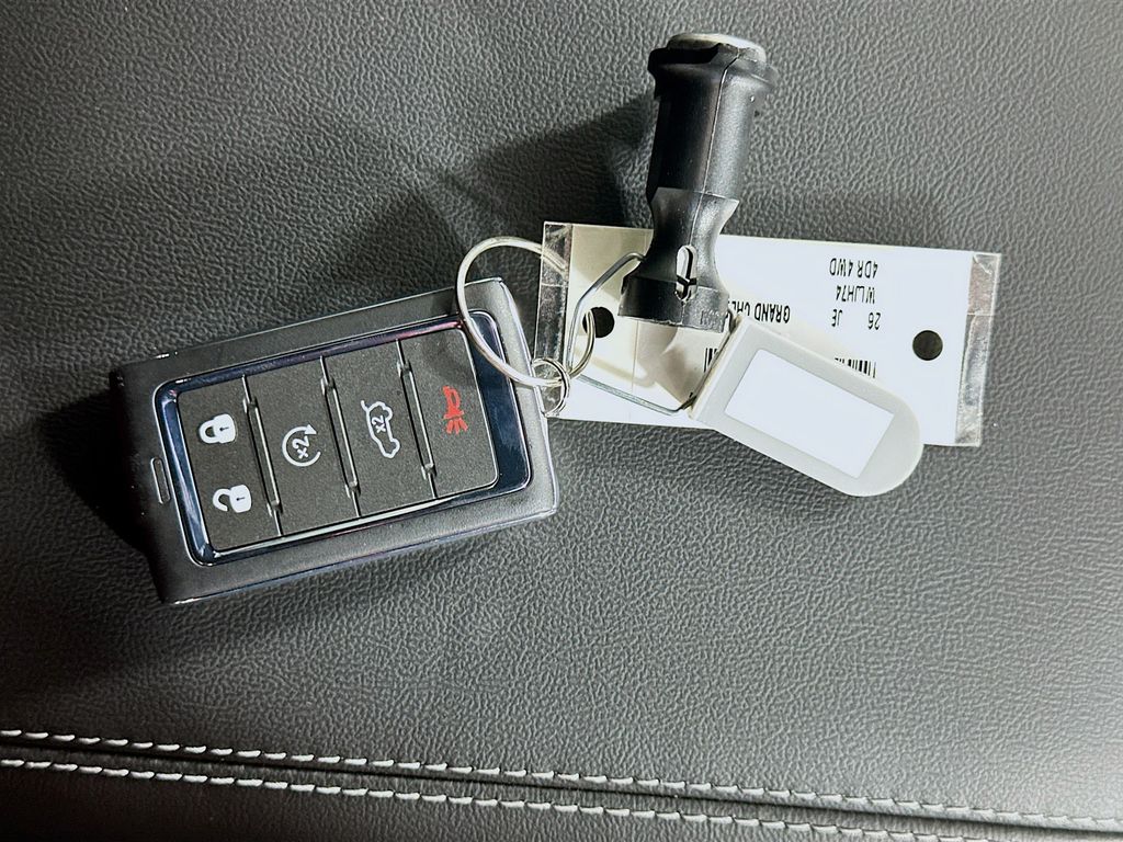 New 2026 White/off-white Jeep Laredo X image 20