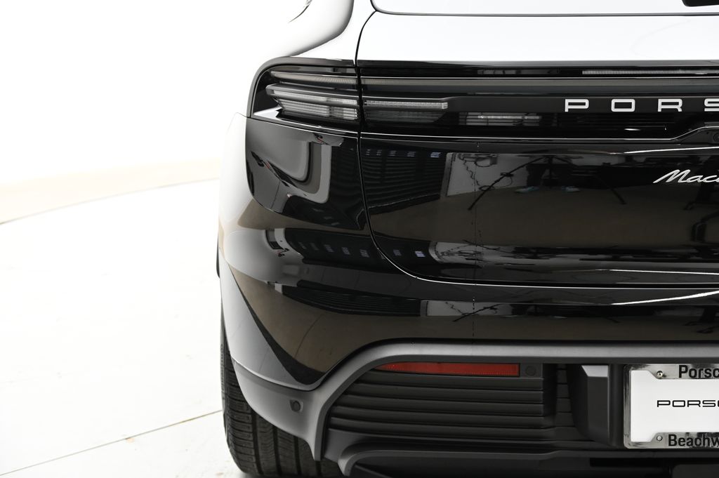 Thumbnail: 2025 Porsche Macan - 11