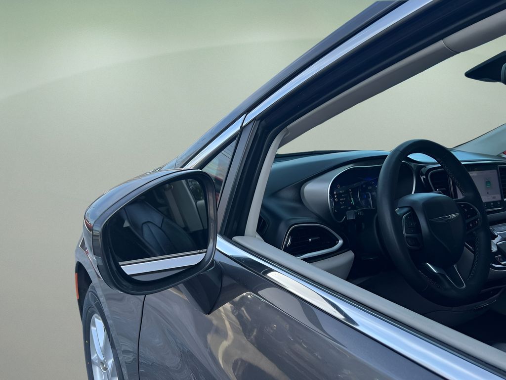 Used 2022 Chrysler Pacifica Van