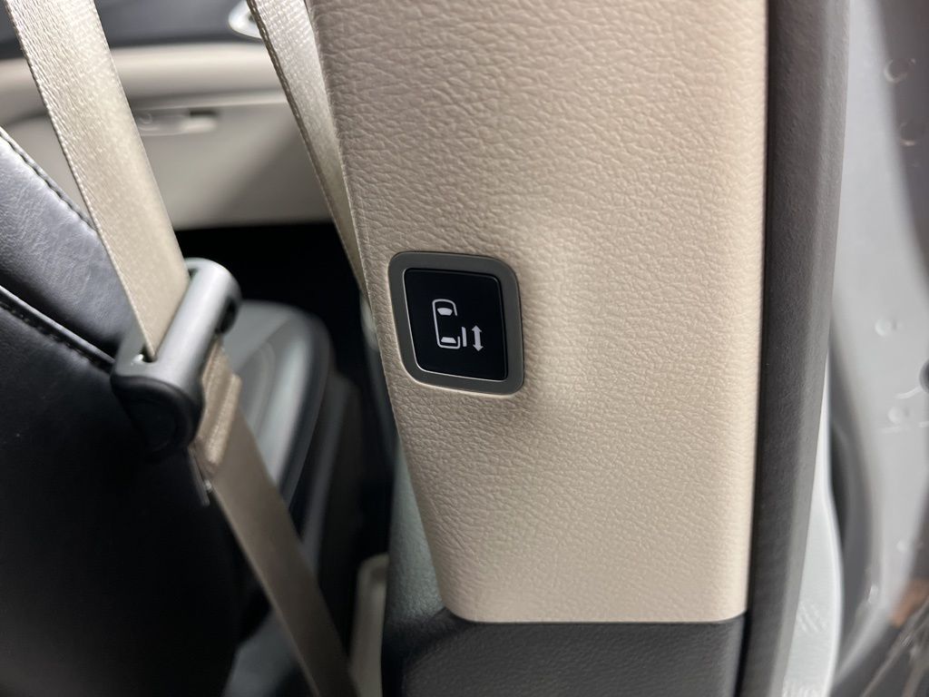 2023 Chrysler Pacifica Touring L 17