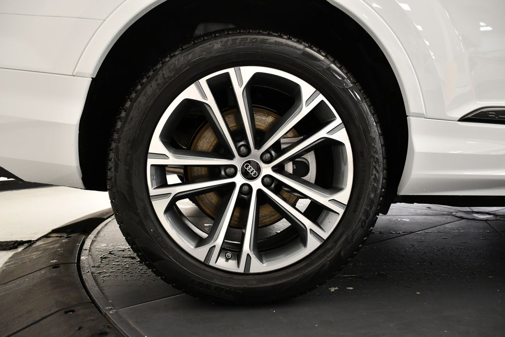 Thumbnail: 2026 Audi Q7 - 15