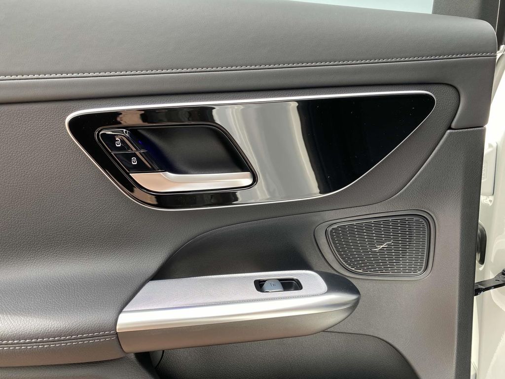 Thumbnail: 2025 Mercedes-Benz GLC - 18