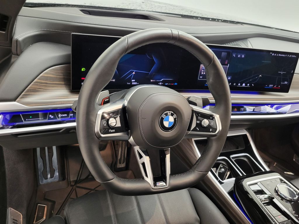 Thumbnail: 2024 BMW 7 Series - 24