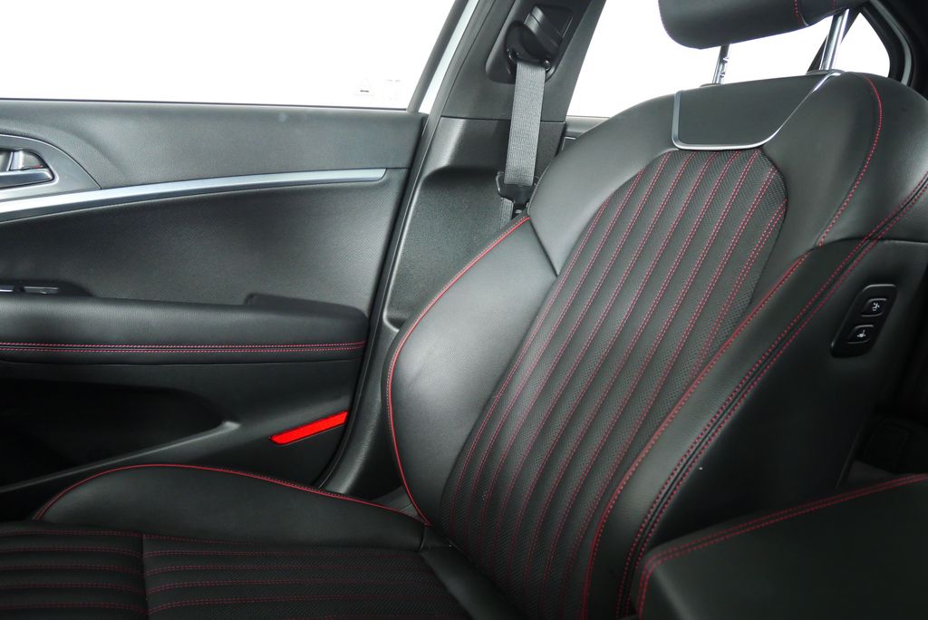 Thumbnail: 2024 Genesis G70 - 26