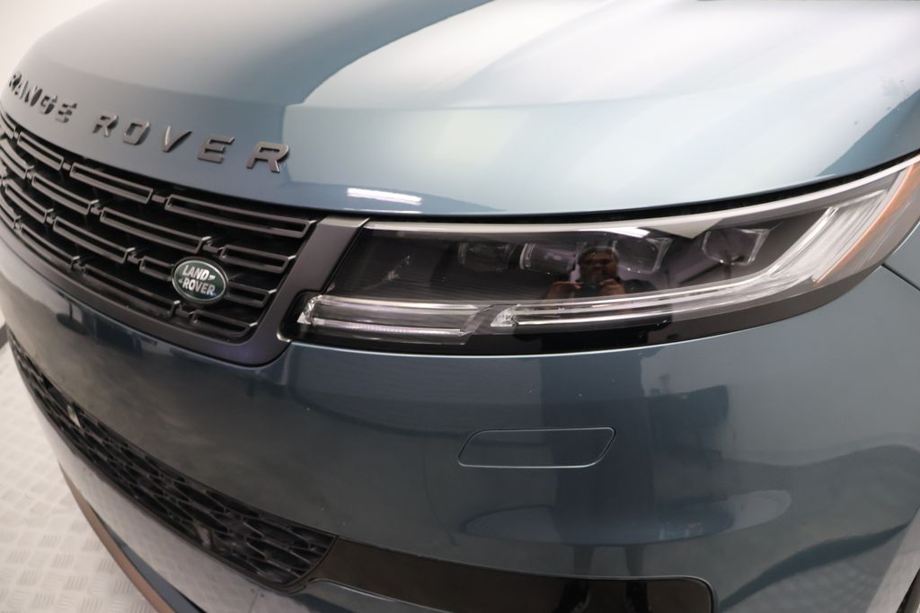 Thumbnail: 2025 Land Rover Range Rover Sport - 3
