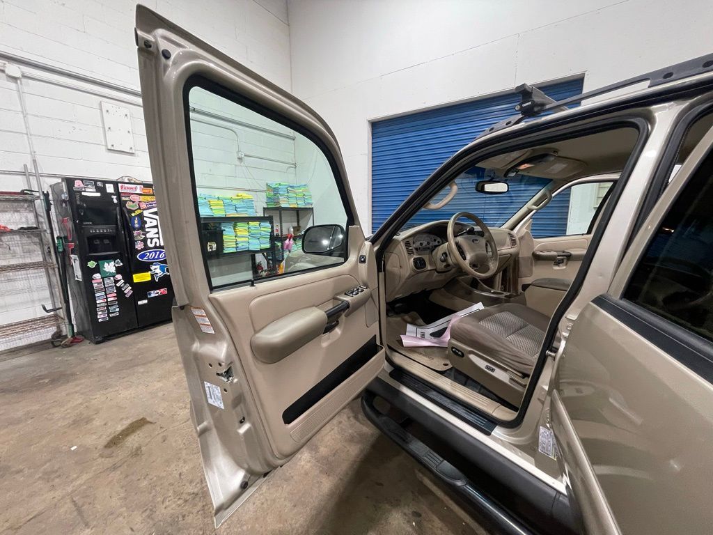 2004 Ford Explorer Sport Trac XLT - Photo 17