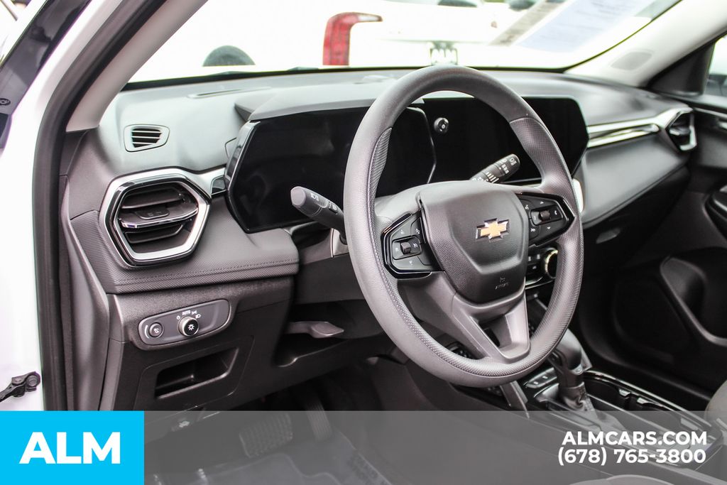 Used 2025 White Chevrolet LT image 23