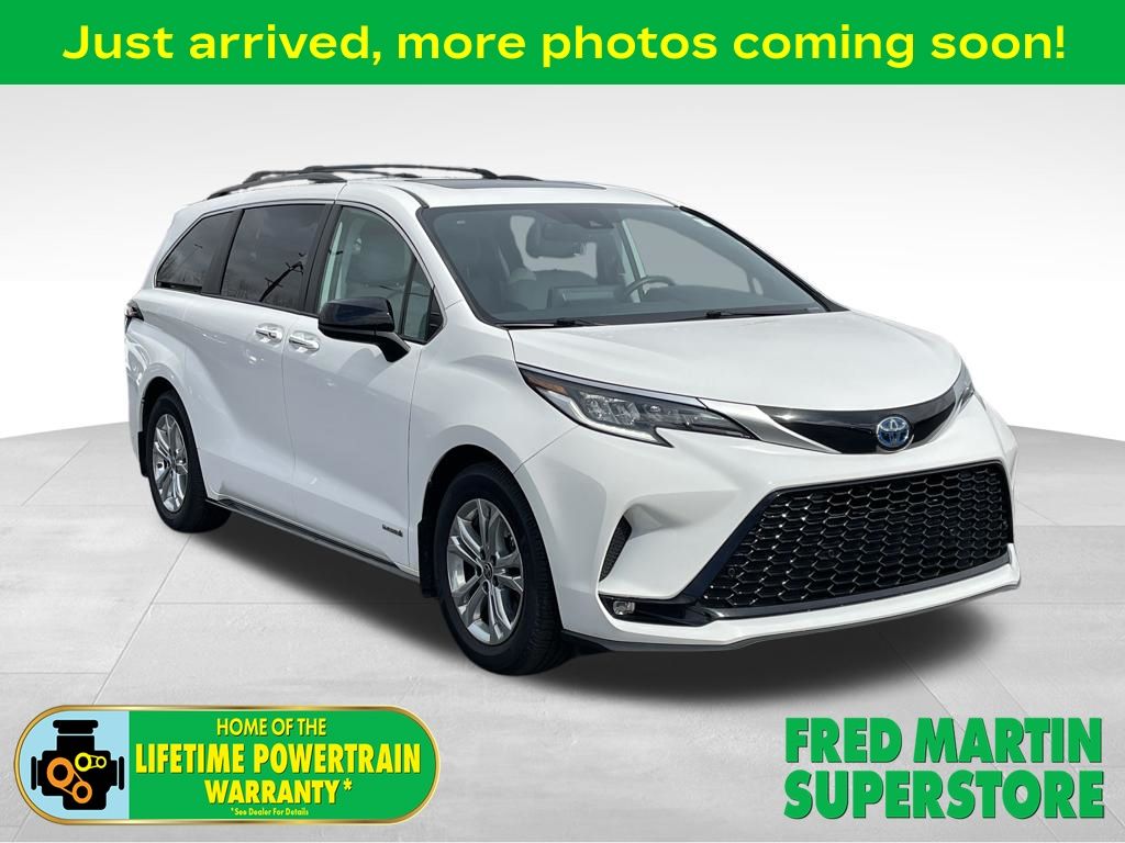 2021 Toyota Sienna XSE 7-Passenger AWD