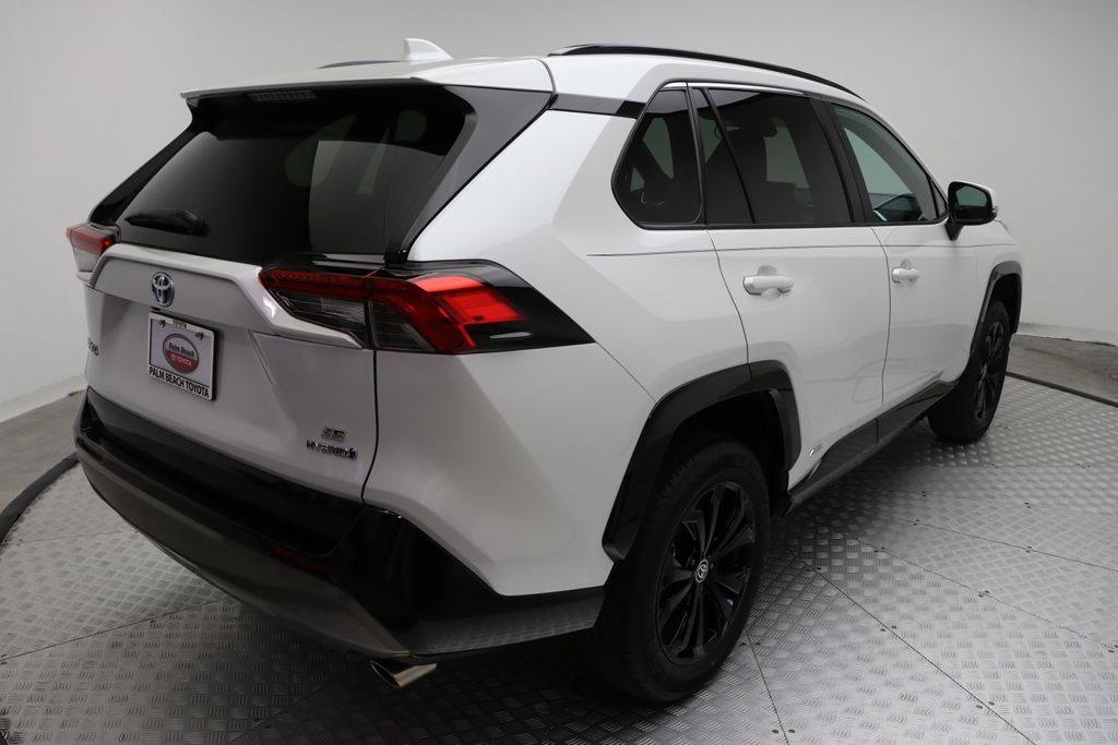 2023 Toyota RAV4 SE 8