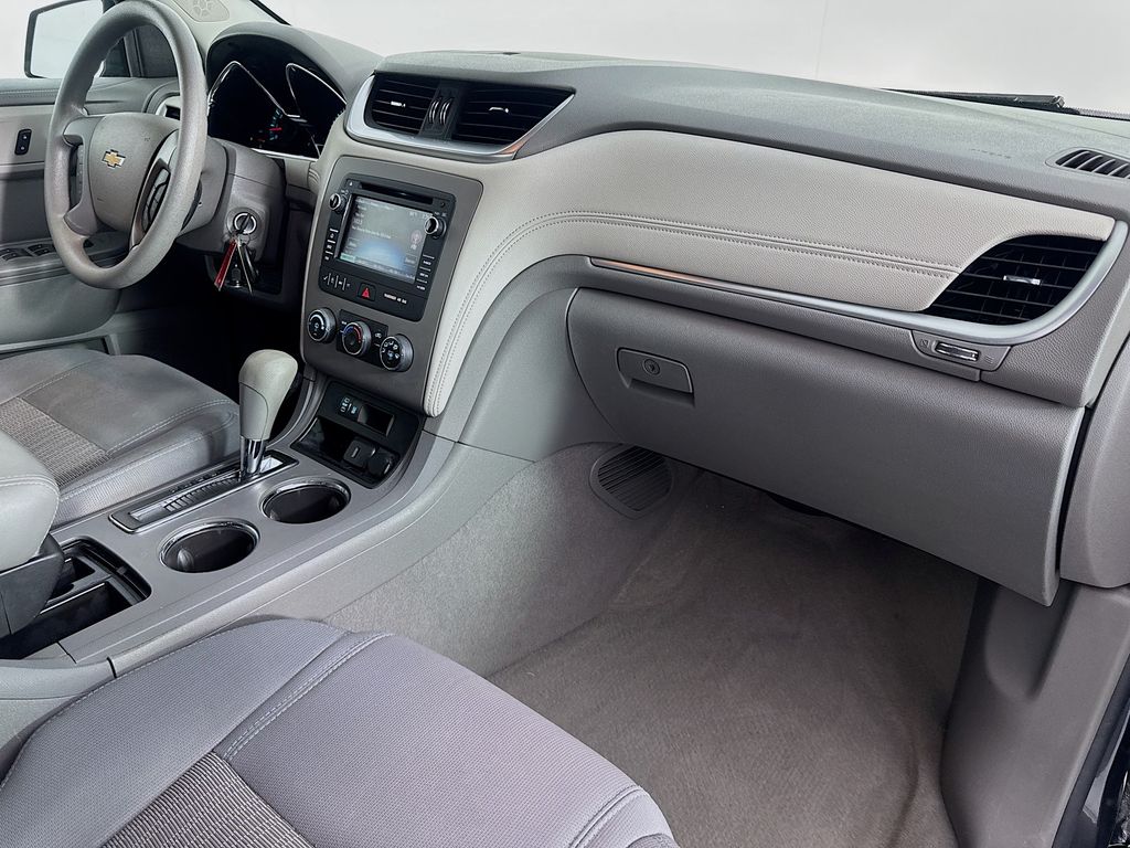 2015 Chevrolet Traverse LS photo