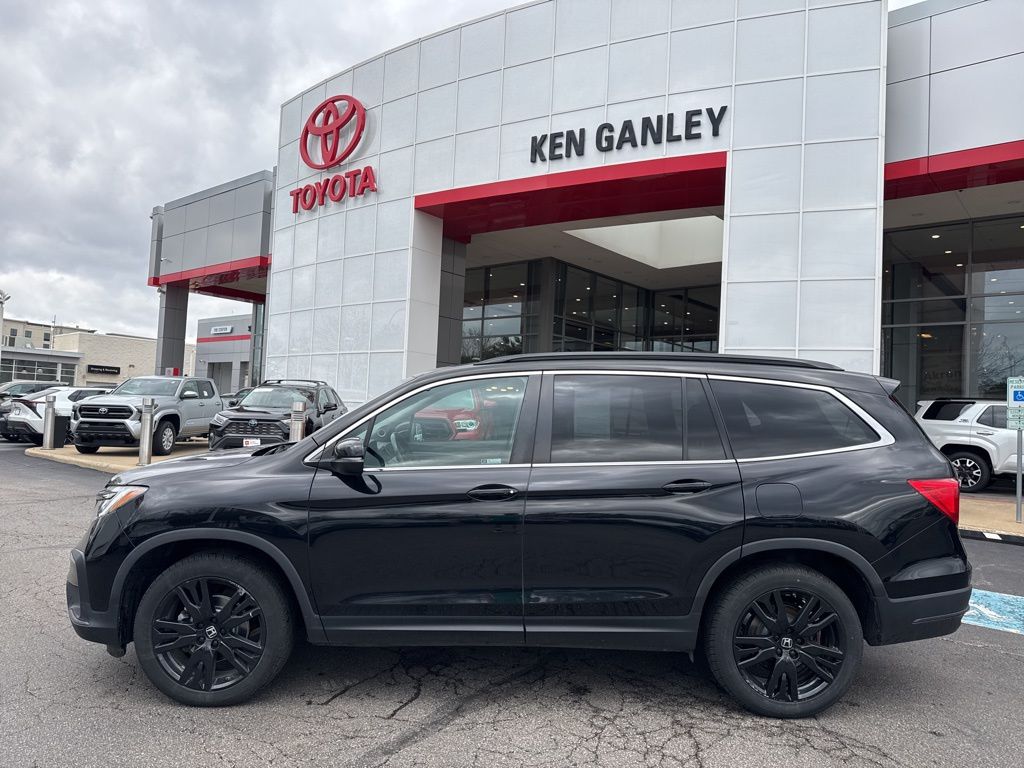 View vehicle photo 2