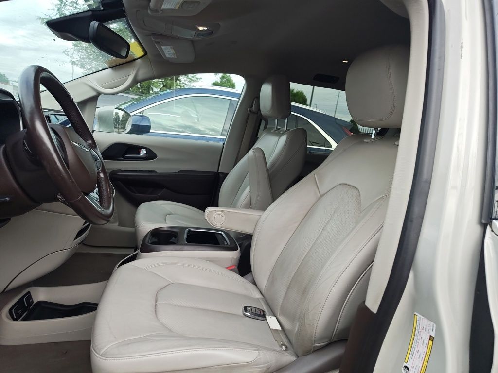 View vehicle photo 5