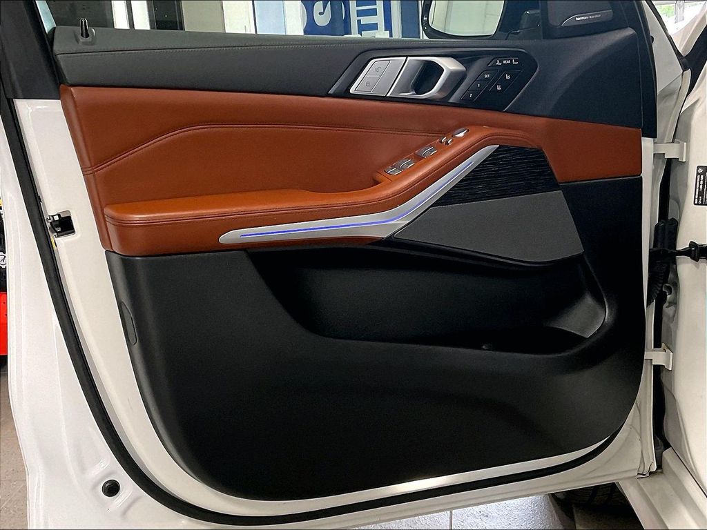 2022 BMW X7 — photo 9