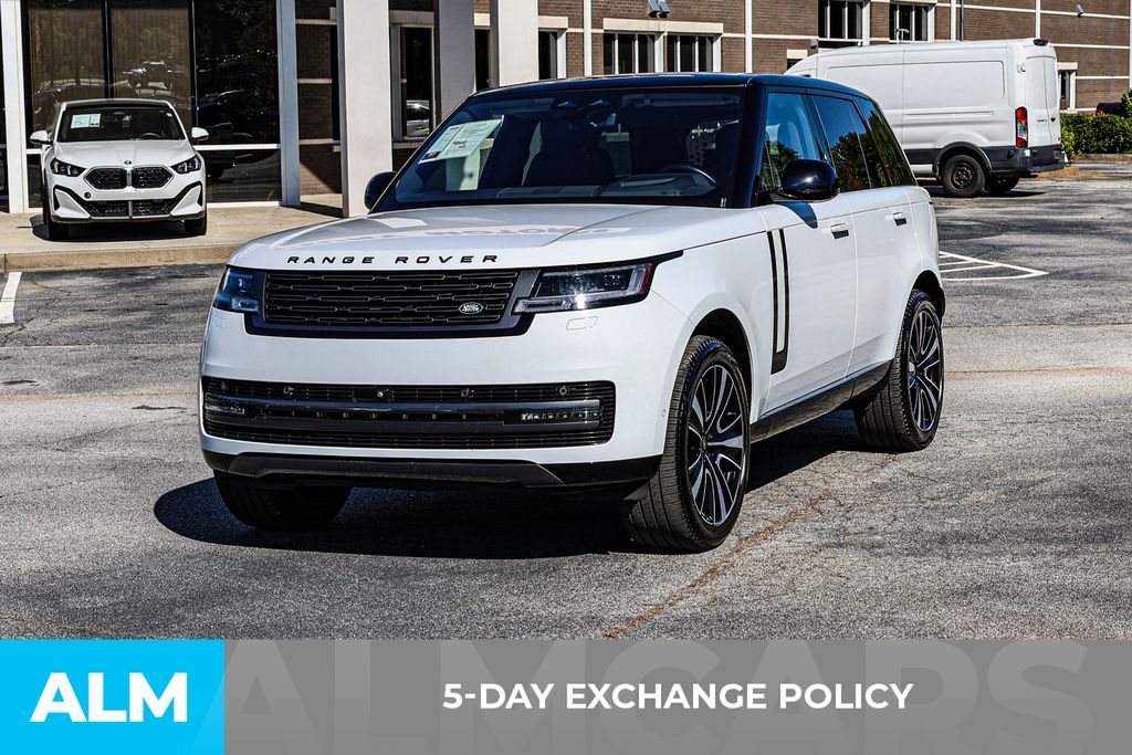 Used 2023 White Land Rover SE image 4