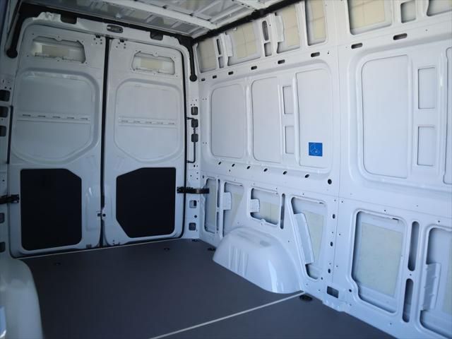 Thumbnail: 2025 Mercedes-Benz Sprinter - 25