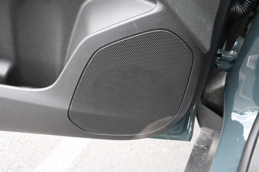 2025 Chevrolet Trax LT 17
