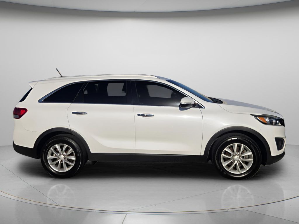 2017 Kia Sorento - $9,875