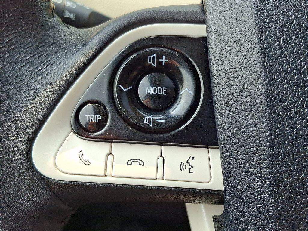2017 Toyota Prius Four 21