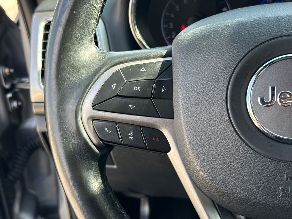 Used 2020 Silver Jeep Laredo E image 15