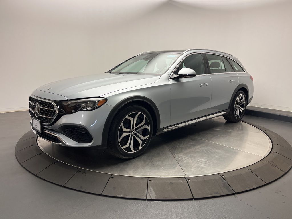 Thumbnail: 2025 Mercedes-Benz E-Class - 3