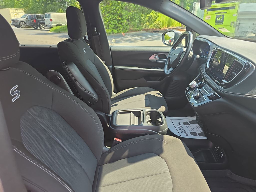 Used 2021 Chrysler Pacifica Van