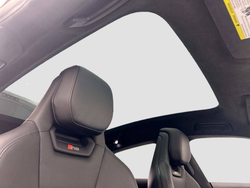 Thumbnail: 2022 Audi RS e-tron GT - 17