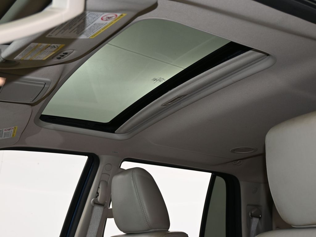 Used 2016 Midnight Lincoln Select image 11