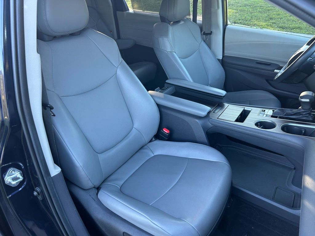 Thumbnail: 2022 Toyota Sienna - 15