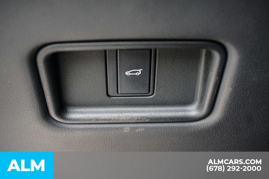 Used 2023 Silver Land Rover SE image 46