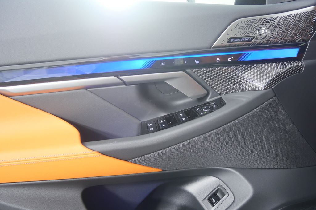 Thumbnail: 2027 BMW M5 - 8