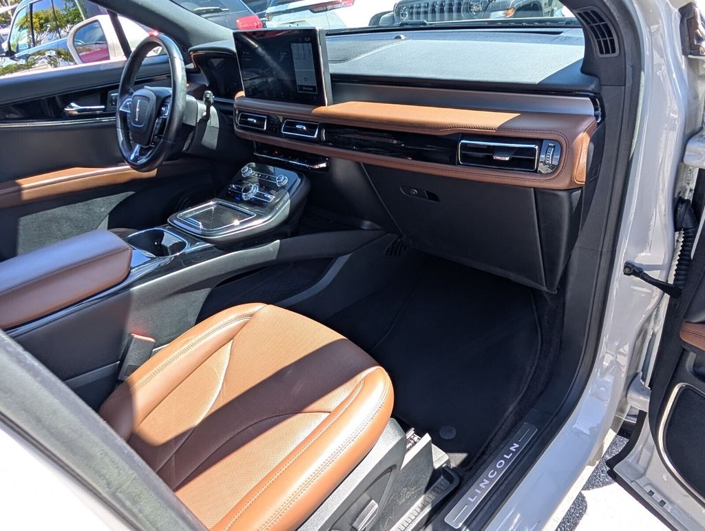 used 2022 Lincoln Nautilus car, priced at $29,500