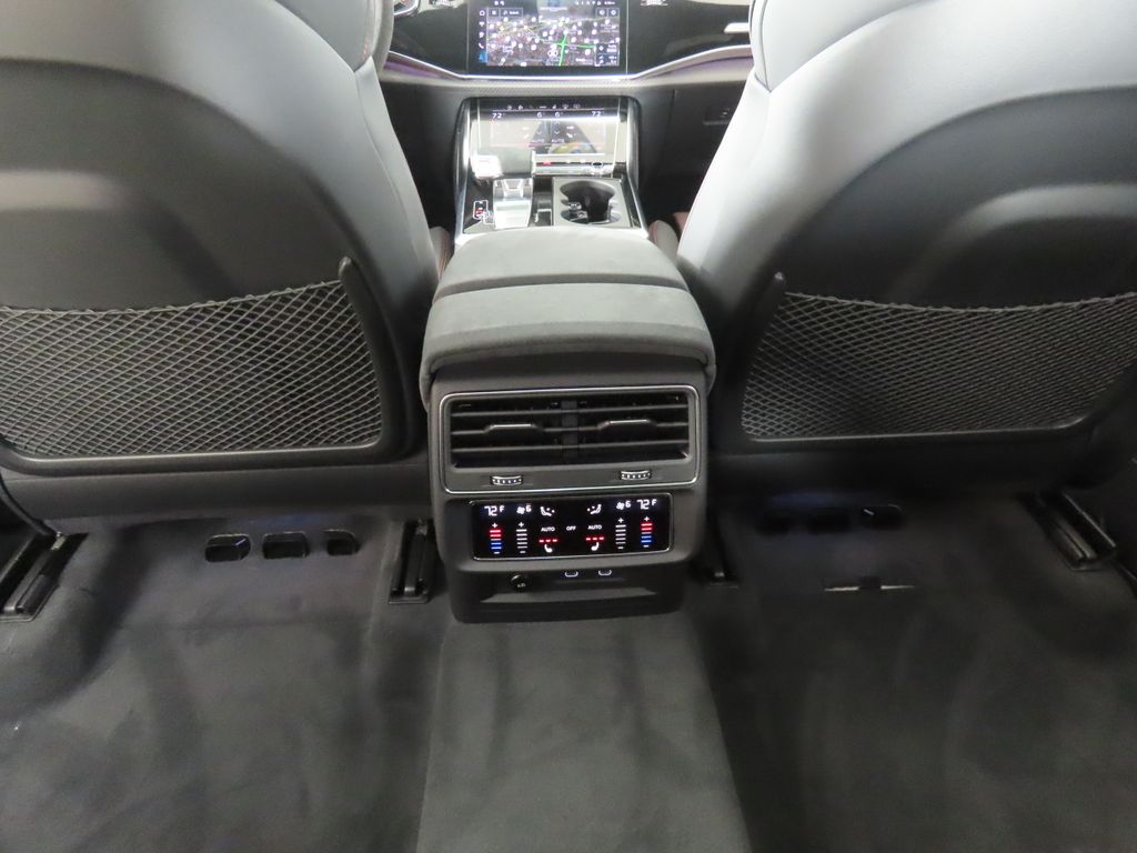 Thumbnail: 2026 Audi RS Q8 - 23