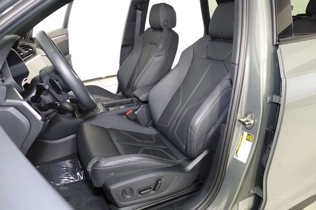 Thumbnail: 2025 Audi Q3 - 22