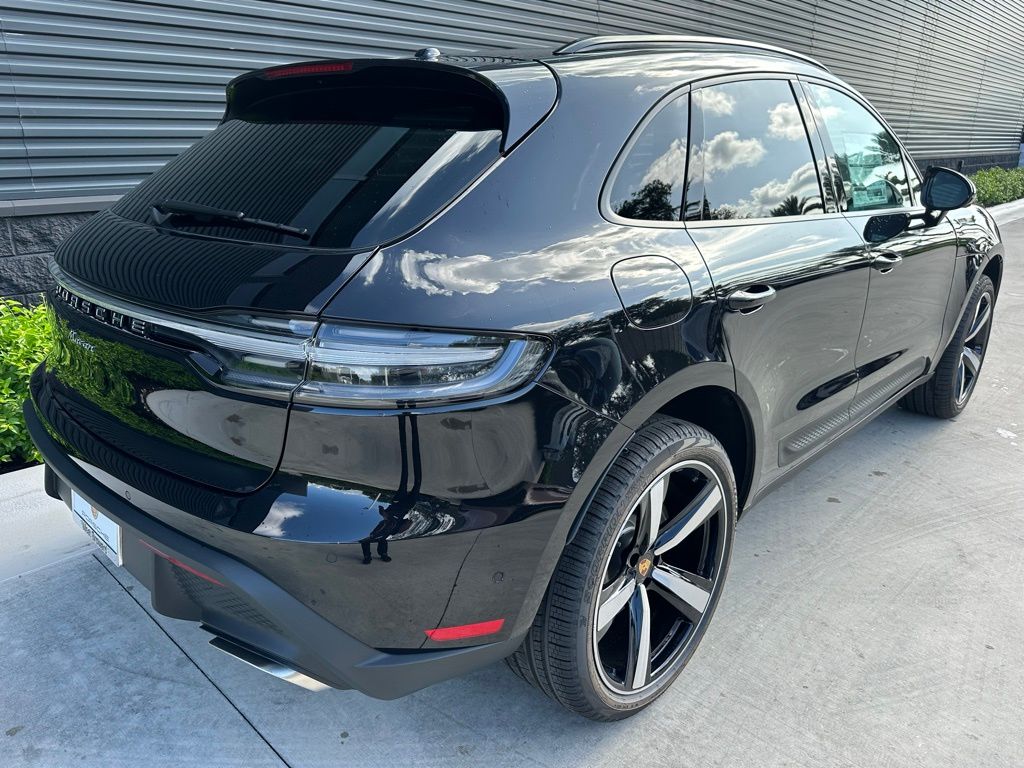 2025 Porsche Macan  8
