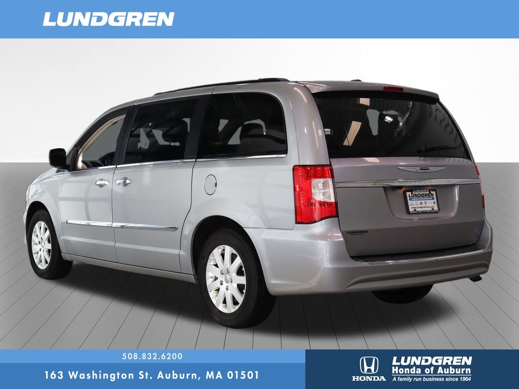 2016 Chrysler Town & Country Touring 3