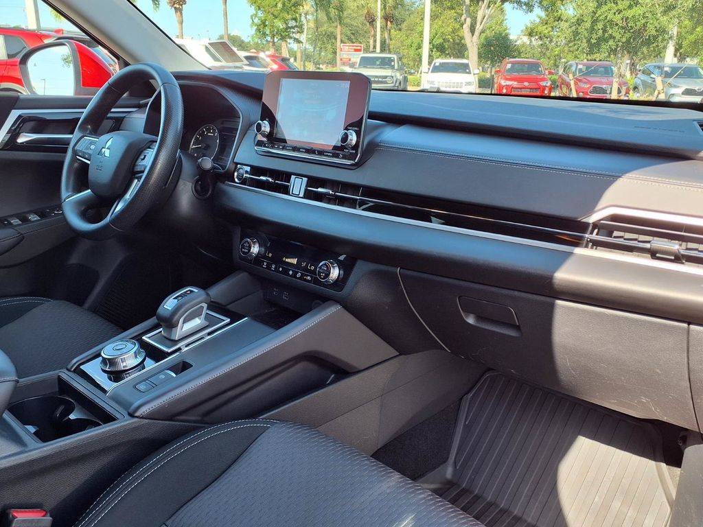 Used 2024 Mitsubishi Outlander SUV
