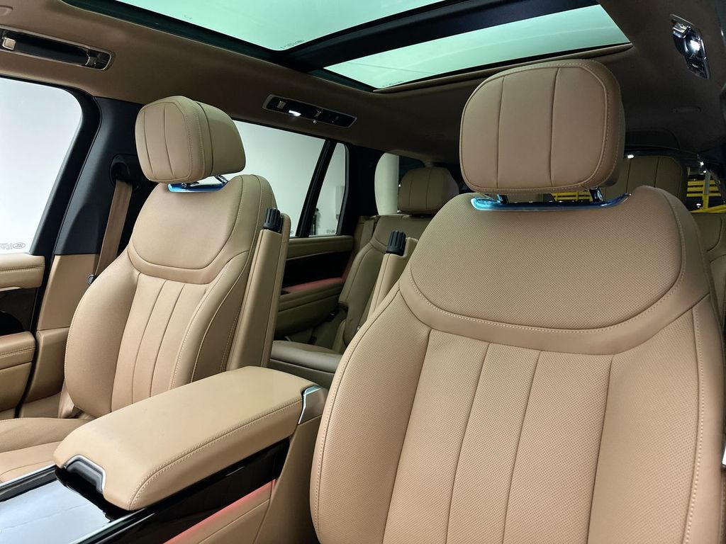 Thumbnail: 2025 Land Rover Range Rover - 10