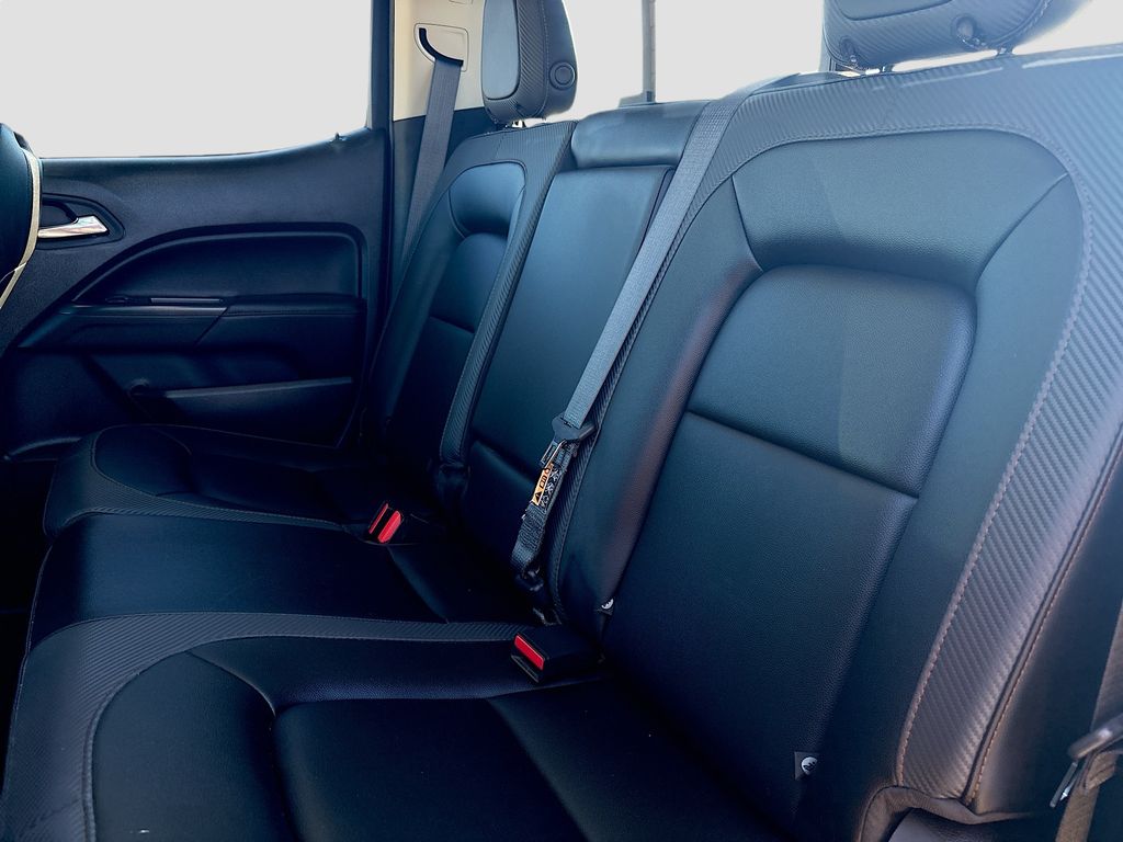Used 2022 Black GMC AT4 w/Leather image 25