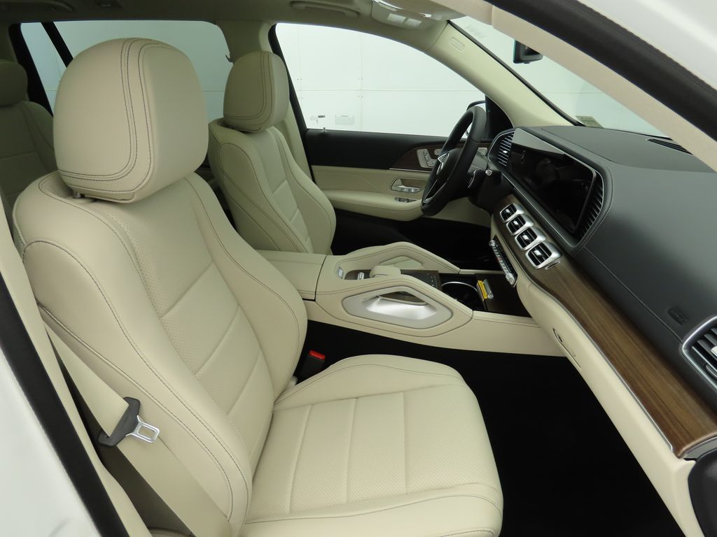 2025 Mercedes-Benz GLS 450 4MATIC 21