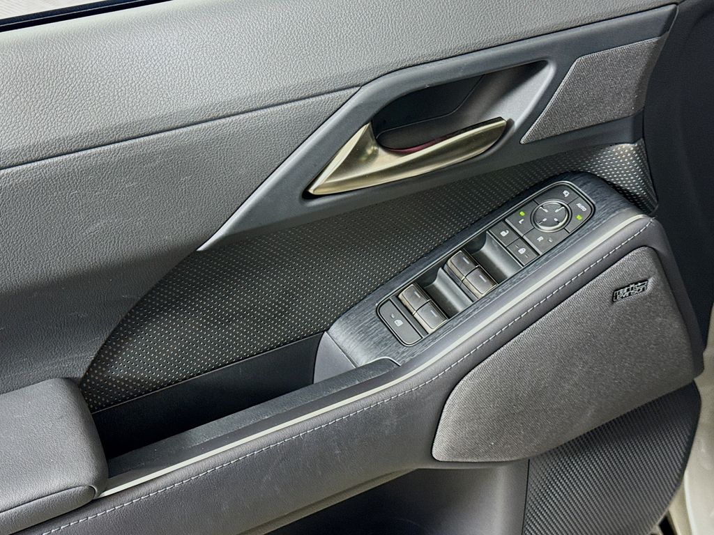 Thumbnail: 2025 Lexus GX - 18