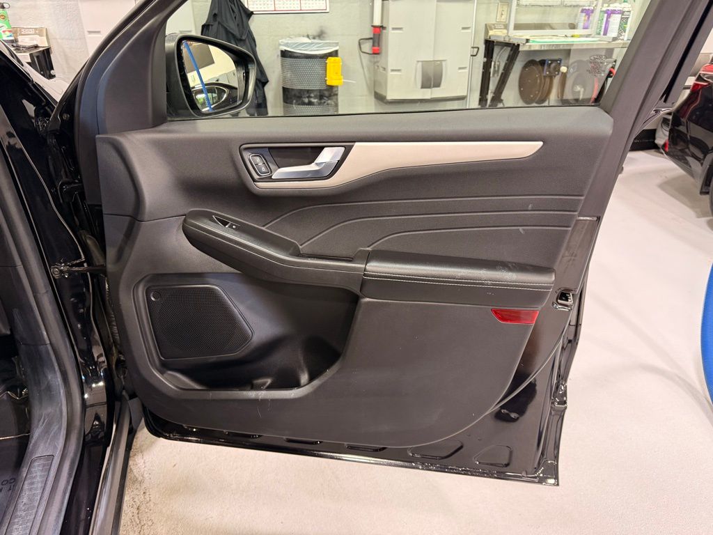 2022 Ford Escape SEL 28