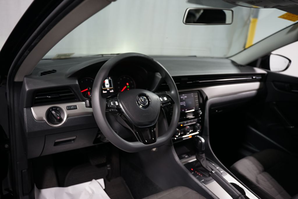 Thumbnail: 2020 Volkswagen Passat - 11