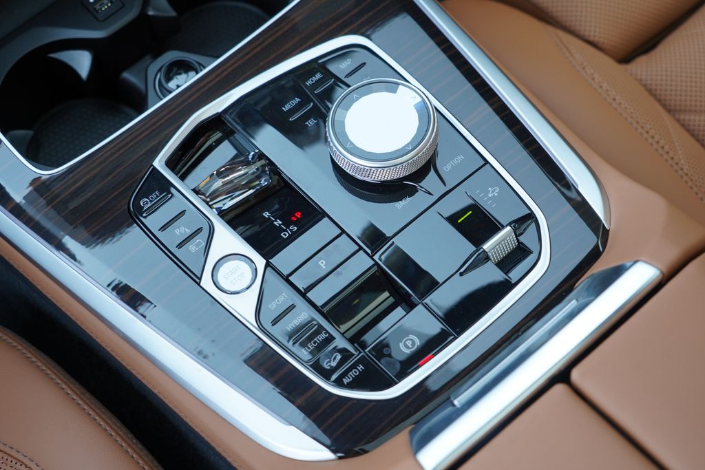 Thumbnail: 2026 BMW X5 - 19